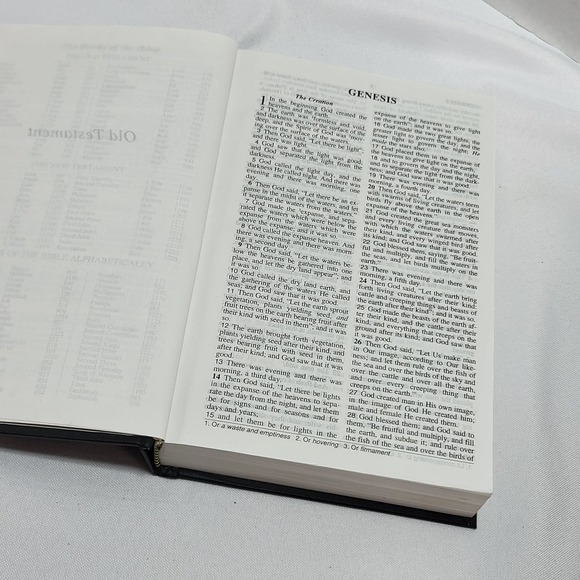 Pair of The New American Bibles: Saint Joseph Edition and 2001 American Standard - Picture 4 of 16